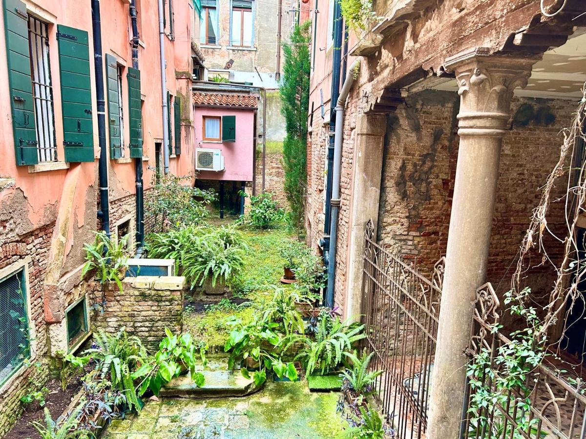 Central Flat Romantic Domus Remedio Velence Kültér fotó